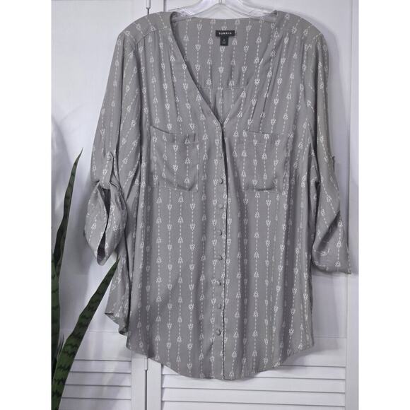 Torrid Harper Crepe Button-Up V-Neck Tribal Print 3/4 Sleeve Blouse 2 Grey - Picture 2 of 7
